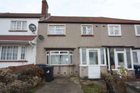 3 bedroom Terraced t...